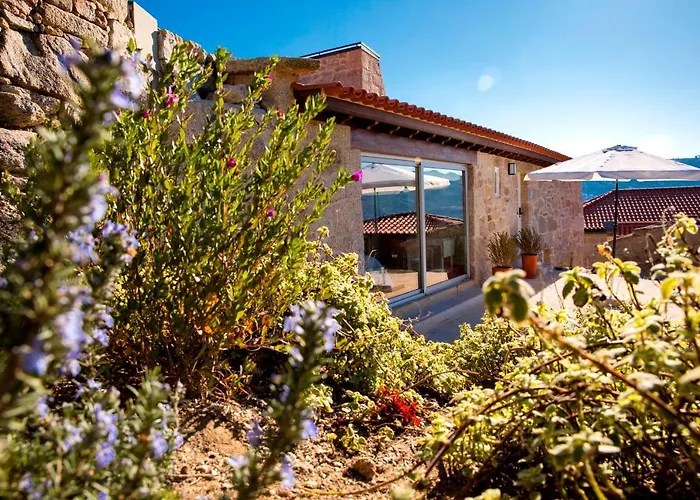 Vila Altiva - Casas De Selim