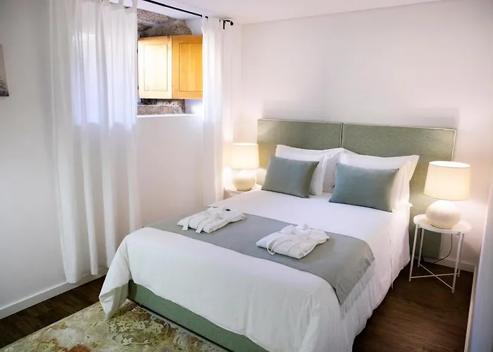 Vila Altiva - Casas De Selim